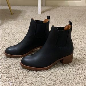 Black booties (U.S Size 8, Euro Size 39)